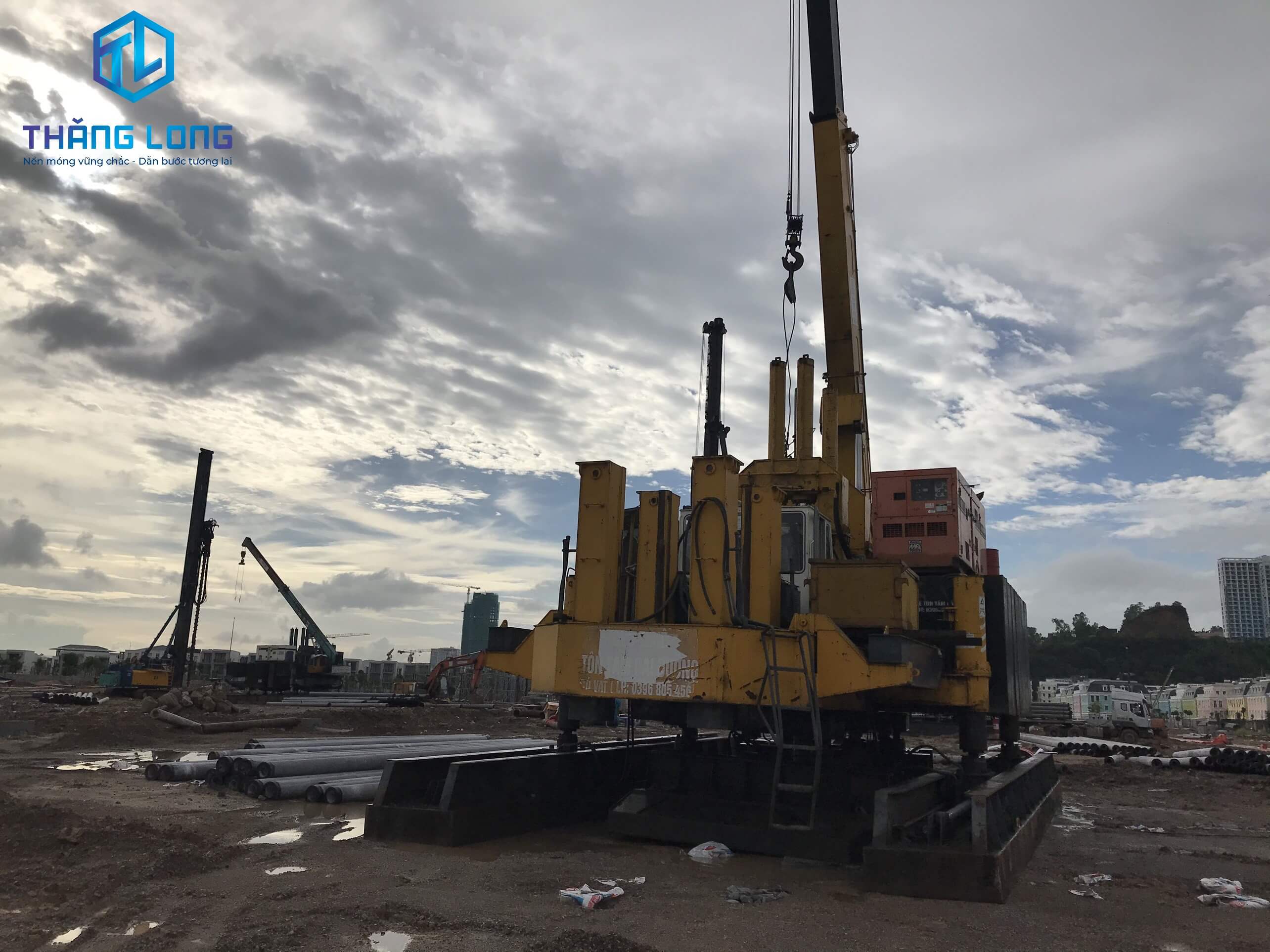 Thăng Long - Cọc Bê Tông Chèm thi công ép cọc Sungrand Feria City Hạ Long