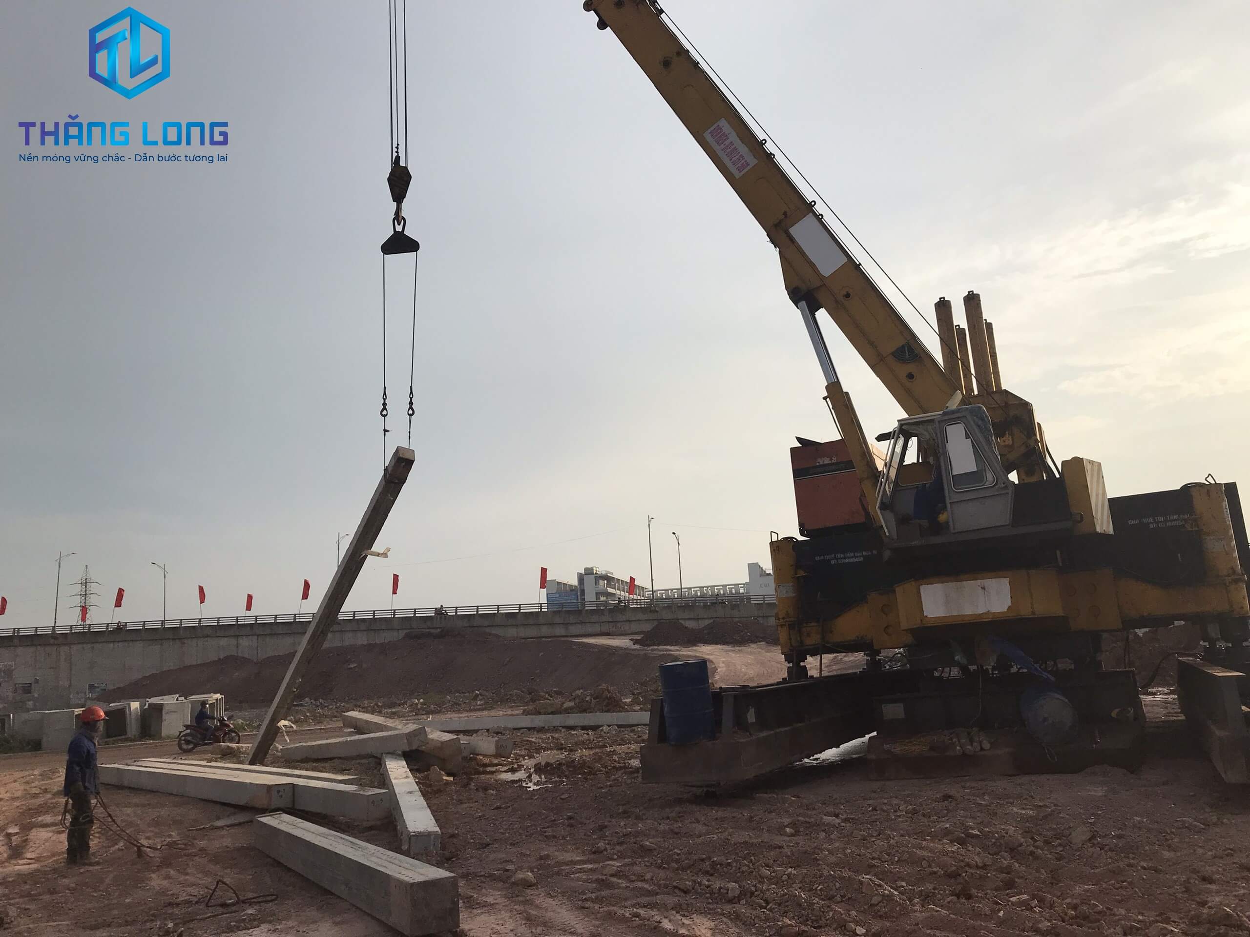 Thăng Long - Cọc Bê Tông Chèm thi công ép cọc mở rộng cao tốc Hà Nội Bắc Giang