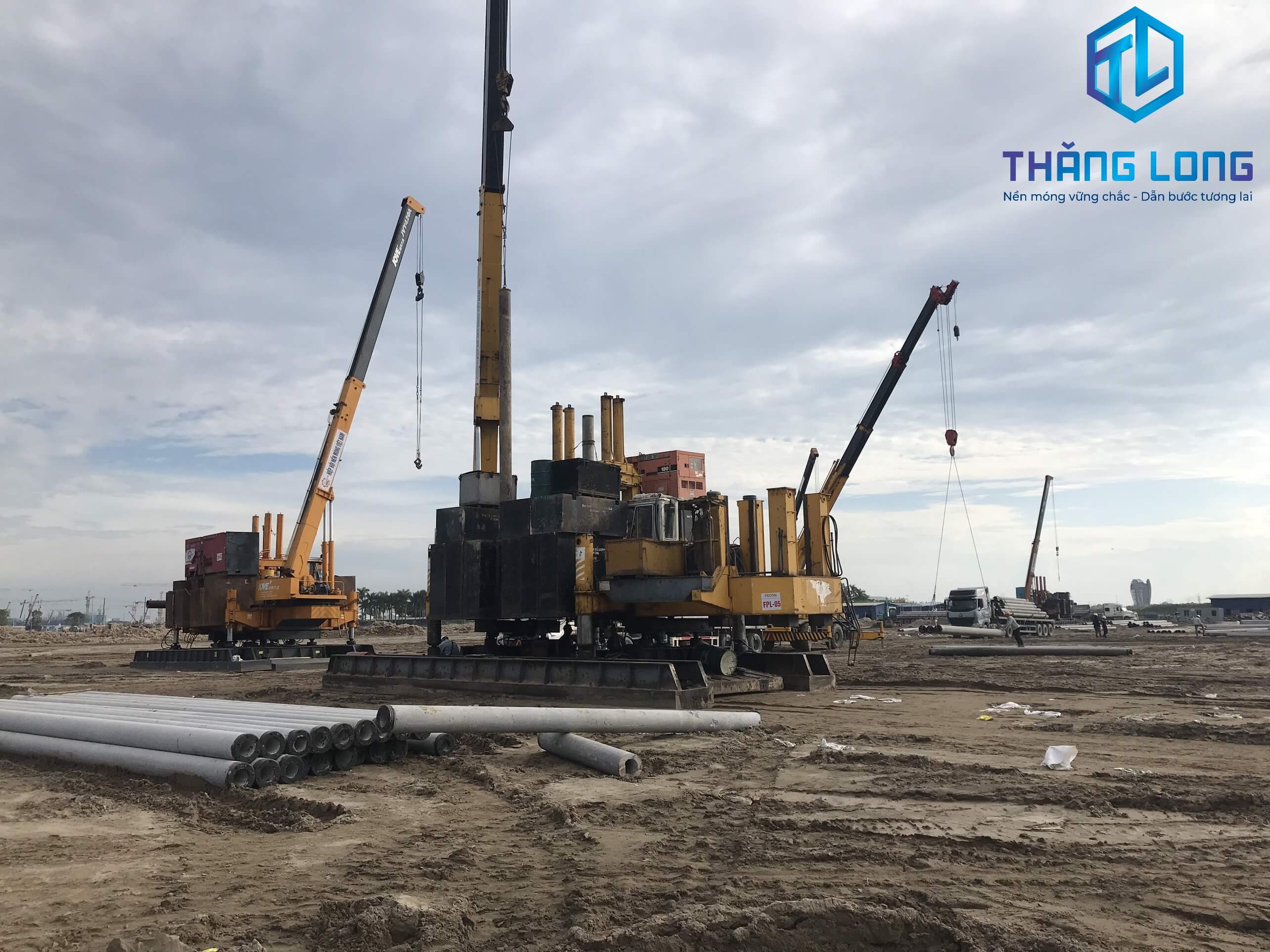 Thăng Long - Cọc Bê Tông Chèm thi công ép cọc Vinhomes Đại An
